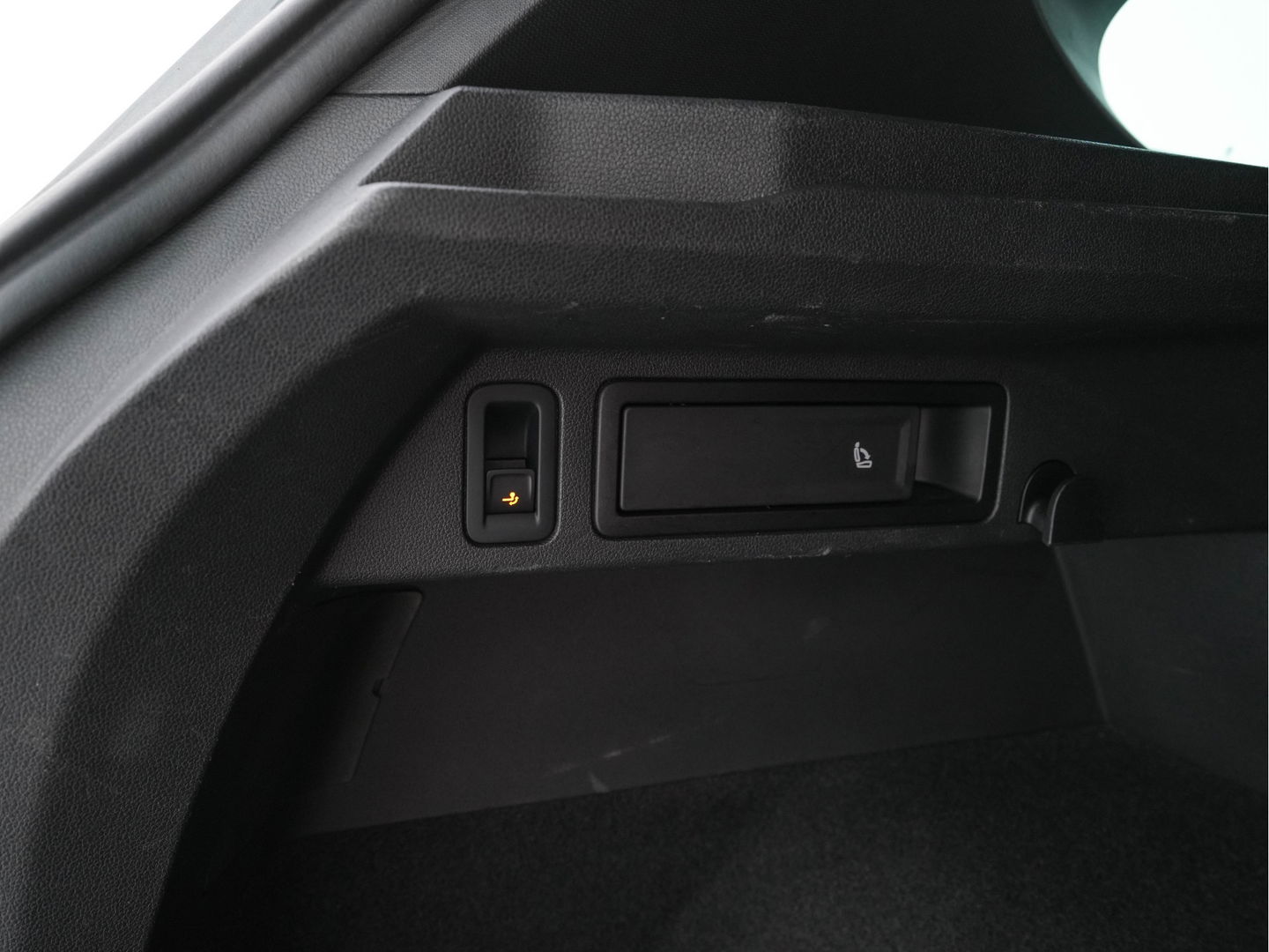 Volkswagen Tiguan 1.5 TSI R-Line Comfortline Business (INCL-BTW) *PANO | FULL-LED | ADAPTIVE-CRUISE | DIGI-COCKPIT | HEATED-COMFORTSEATS | NAV-FULLMAP | DAB+ | TOWBAR | PRIVACY-GLASS | ECC | PDC | 19''ALU*