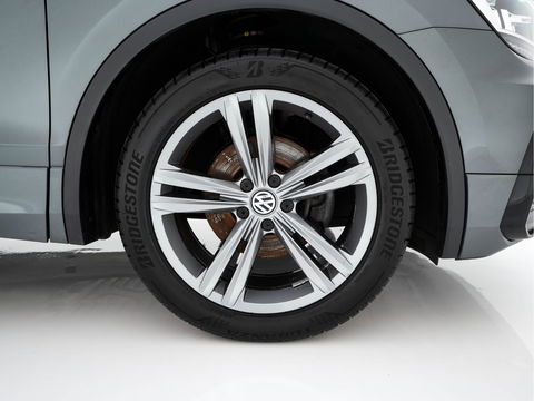 Volkswagen Tiguan 1.5 TSI R-Line Comfortline Business (INCL-BTW) *PANO | FULL-LED | ADAPTIVE-CRUISE | DIGI-COCKPIT | HEATED-COMFORTSEATS | NAV-FULLMAP | DAB+ | TOWBAR | PRIVACY-GLASS | ECC | PDC | 19''ALU*