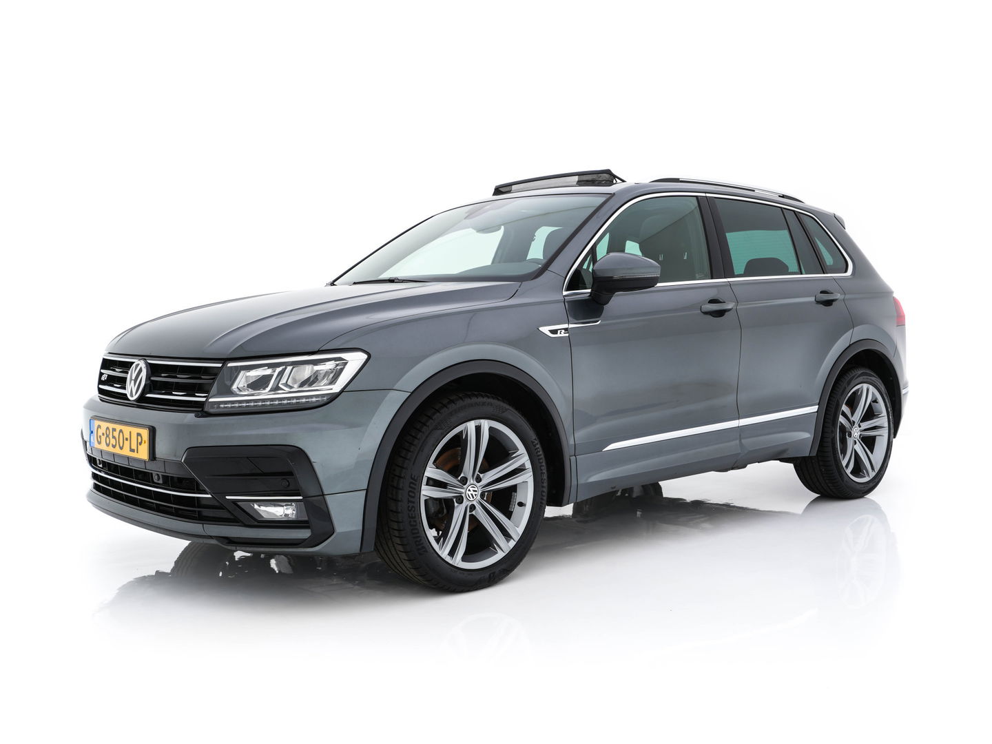 Volkswagen Tiguan 1.5 TSI R-Line Comfortline Business (INCL-BTW) *PANO | FULL-LED | ADAPTIVE-CRUISE | DIGI-COCKPIT | HEATED-COMFORTSEATS | NAV-FULLMAP | DAB+ | TOWBAR | PRIVACY-GLASS | ECC | PDC | 19''ALU*