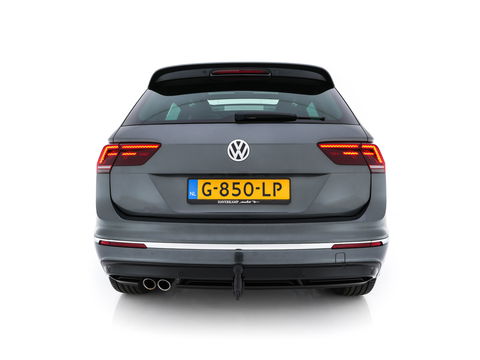 Volkswagen Tiguan 1.5 TSI R-Line Comfortline Business (INCL-BTW) *PANO | FULL-LED | ADAPTIVE-CRUISE | DIGI-COCKPIT | HEATED-COMFORTSEATS | NAV-FULLMAP | DAB+ | TOWBAR | PRIVACY-GLASS | ECC | PDC | 19''ALU*