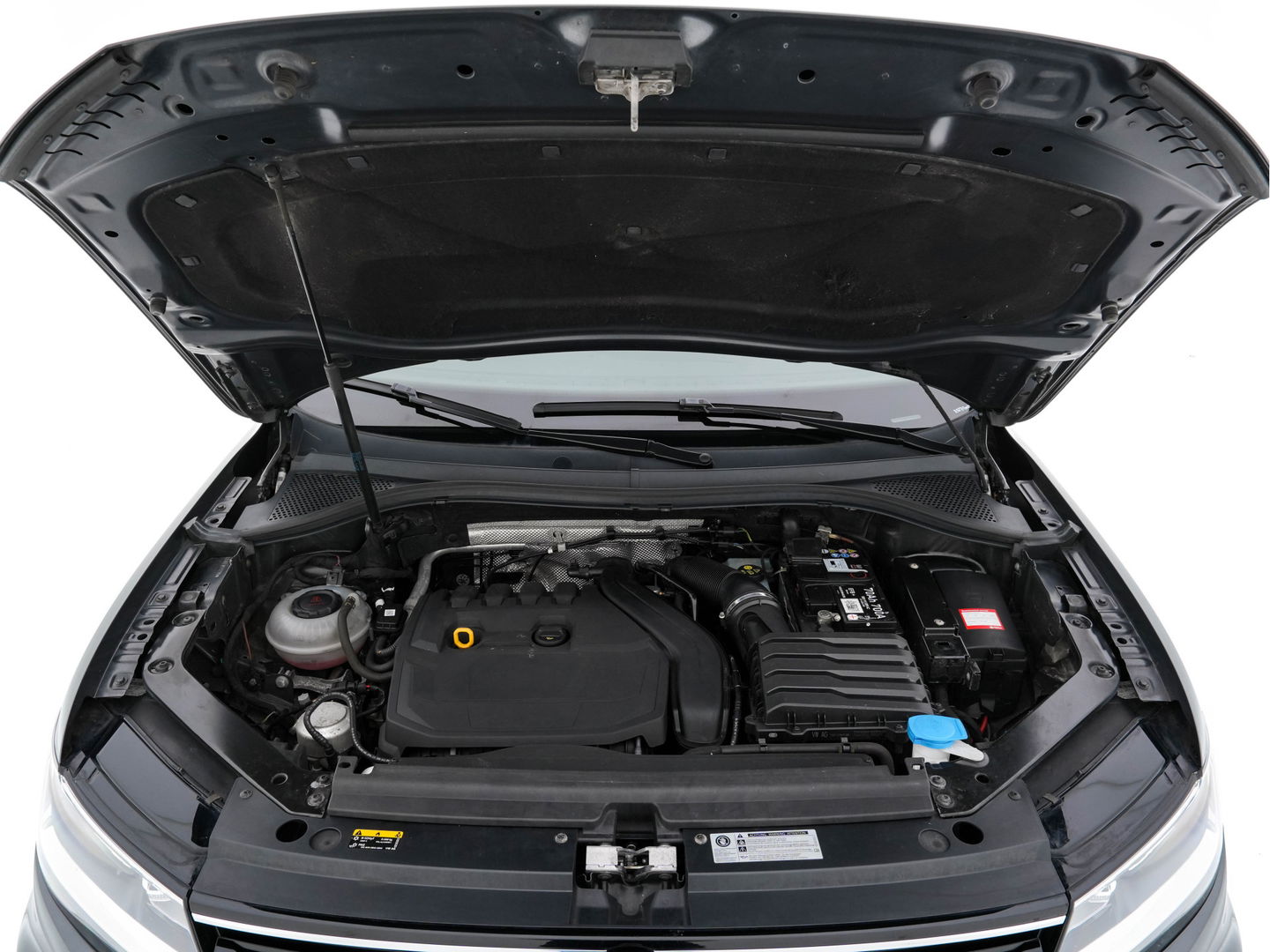 Volkswagen Tiguan 1.5 TSI R-Line Comfortline Business (INCL-BTW) *PANO | FULL-LED | ADAPTIVE-CRUISE | DIGI-COCKPIT | HEATED-COMFORTSEATS | NAV-FULLMAP | DAB+ | TOWBAR | PRIVACY-GLASS | ECC | PDC | 19''ALU*