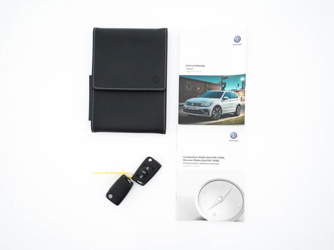 Volkswagen Tiguan 1.5 TSI R-Line Comfortline Business (INCL-BTW) *PANO | FULL-LED | ADAPTIVE-CRUISE | DIGI-COCKPIT | HEATED-COMFORTSEATS | NAV-FULLMAP | DAB+ | TOWBAR | PRIVACY-GLASS | ECC | PDC | 19''ALU*