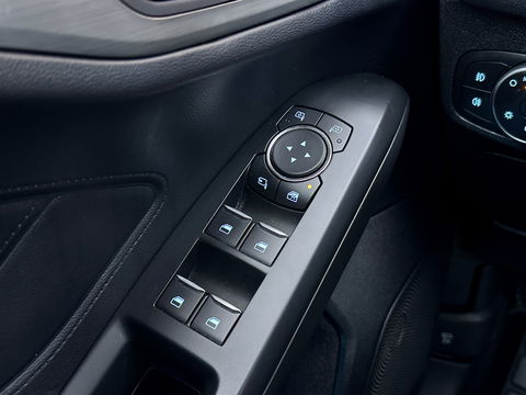 Ford Focus 1.0 EcoBoost Titanium Business | Adaptive Cruise Control | Parkeersensoren | Apple Carplay | Android Auto | Keyless | Afn. Trekhaak | Rijmodus Regeling | Airconditioning