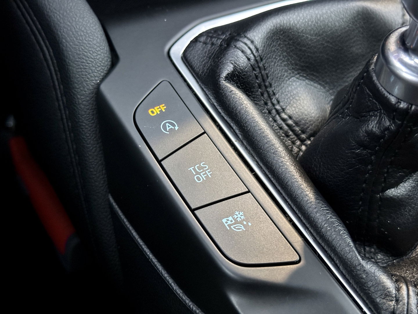 Ford Focus 1.0 EcoBoost Titanium Business | Adaptive Cruise Control | Parkeersensoren | Apple Carplay | Android Auto | Keyless | Afn. Trekhaak | Rijmodus Regeling | Airconditioning