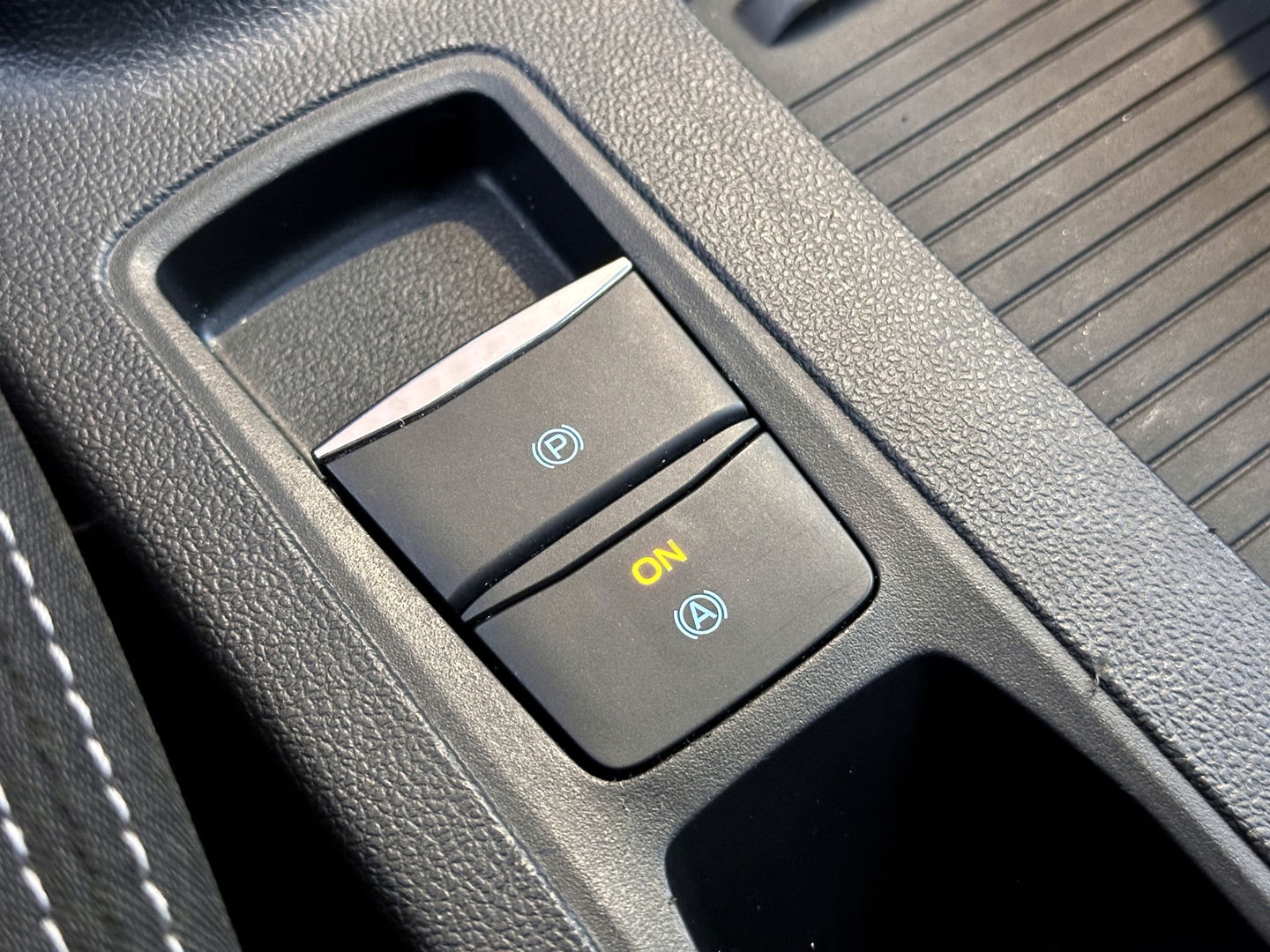 Ford Focus 1.0 EcoBoost Titanium Business | Adaptive Cruise Control | Parkeersensoren | Apple Carplay | Android Auto | Keyless | Afn. Trekhaak | Rijmodus Regeling | Airconditioning