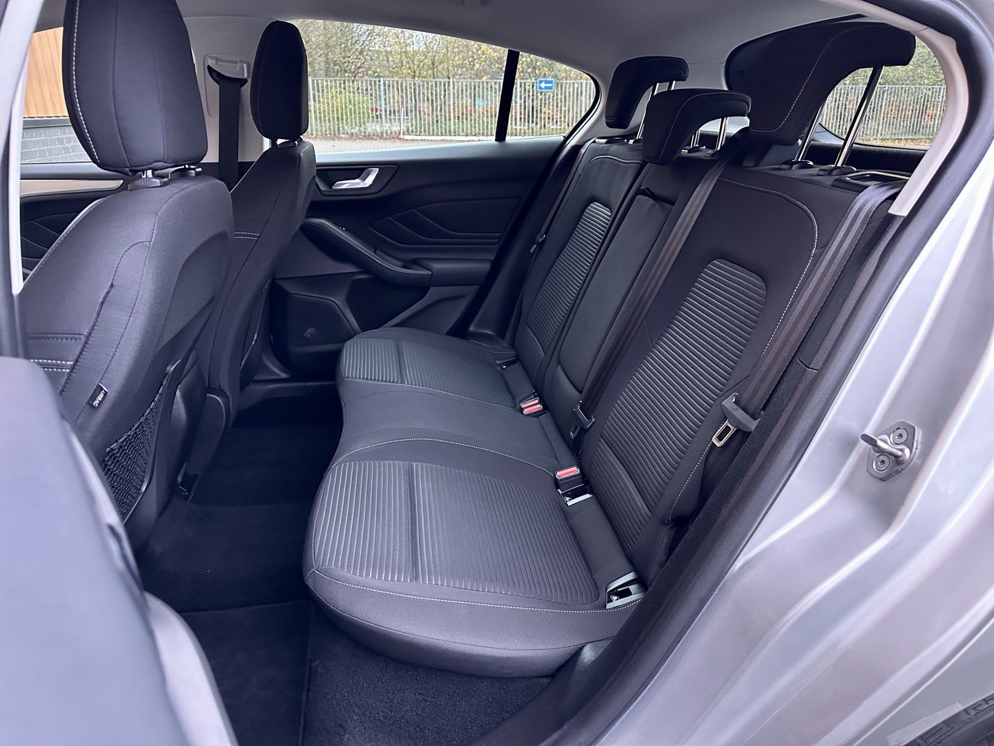 Ford Focus 1.0 EcoBoost Titanium Business | Adaptive Cruise Control | Parkeersensoren | Apple Carplay | Android Auto | Keyless | Afn. Trekhaak | Rijmodus Regeling | Airconditioning