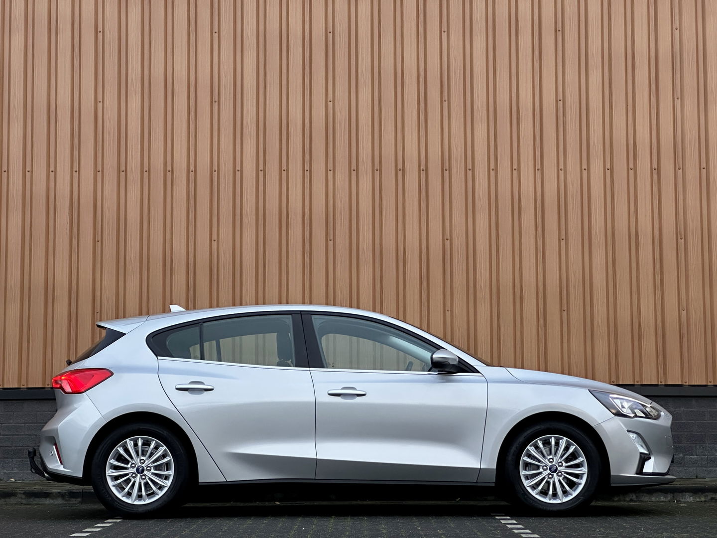 Ford Focus 1.0 EcoBoost Titanium Business | Adaptive Cruise Control | Parkeersensoren | Apple Carplay | Android Auto | Keyless | Afn. Trekhaak | Rijmodus Regeling | Airconditioning