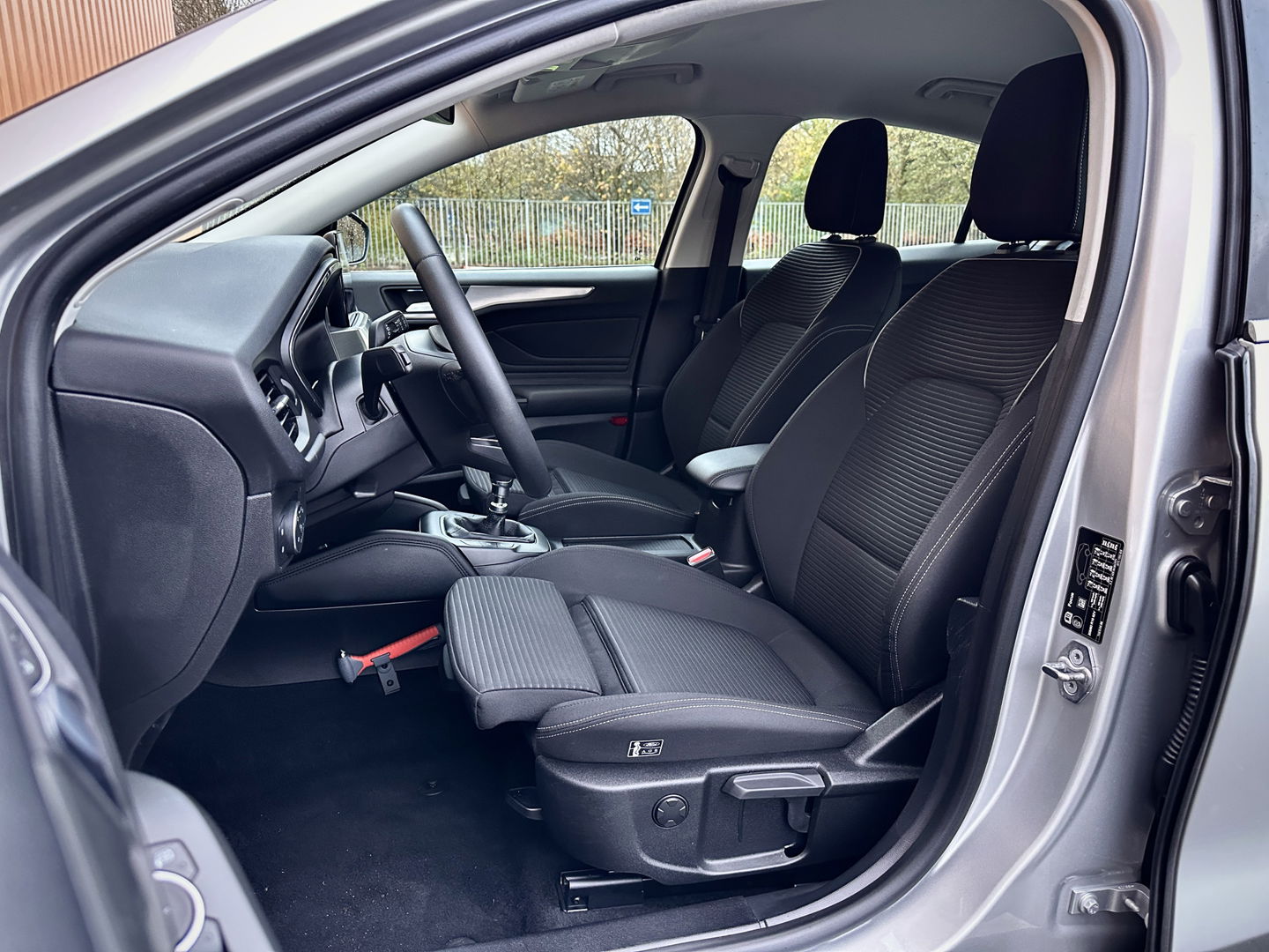 Ford Focus 1.0 EcoBoost Titanium Business | Adaptive Cruise Control | Parkeersensoren | Apple Carplay | Android Auto | Keyless | Afn. Trekhaak | Rijmodus Regeling | Airconditioning