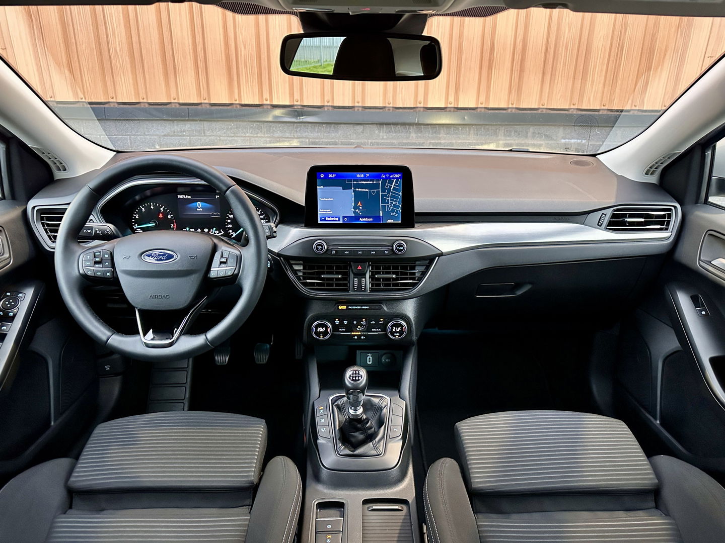 Ford Focus 1.0 EcoBoost Titanium Business | Adaptive Cruise Control | Parkeersensoren | Apple Carplay | Android Auto | Keyless | Afn. Trekhaak | Rijmodus Regeling | Airconditioning