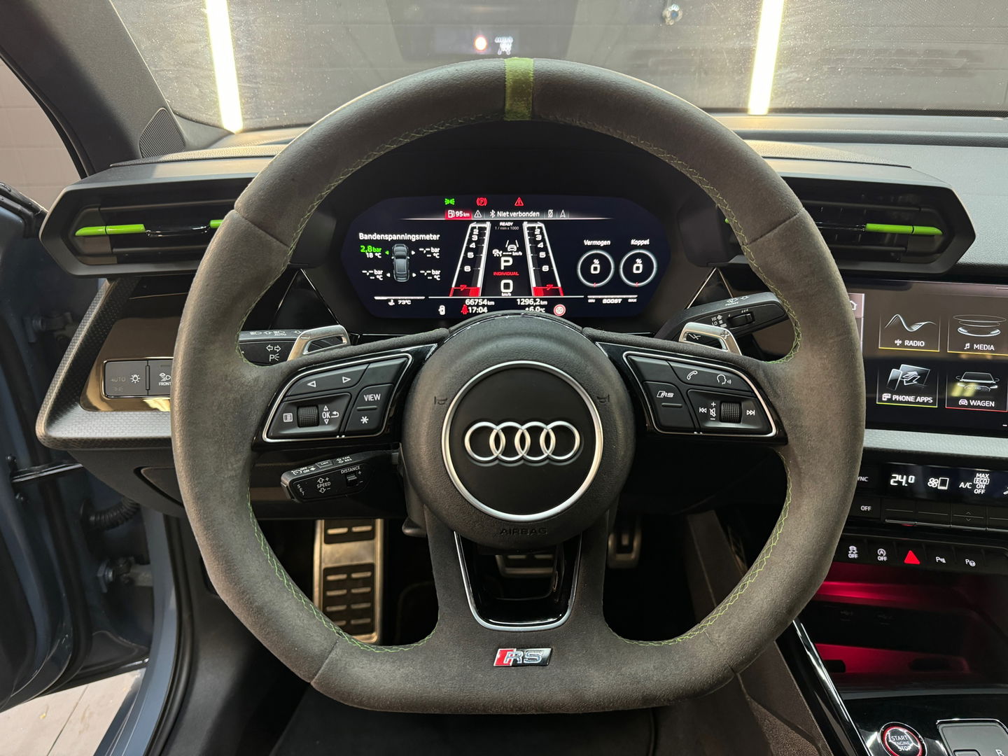 Audi RS3 Limousine 2.5 TFSI quattro Pano|Ceramic|HuD|B&O|Key