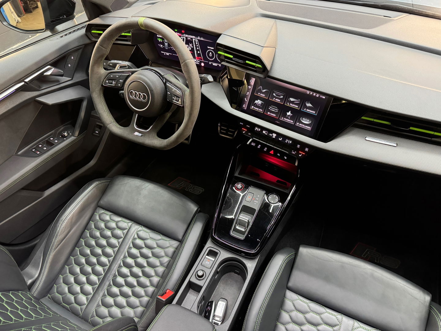 Audi RS3 Limousine 2.5 TFSI quattro Pano|Ceramic|HuD|B&O|Key