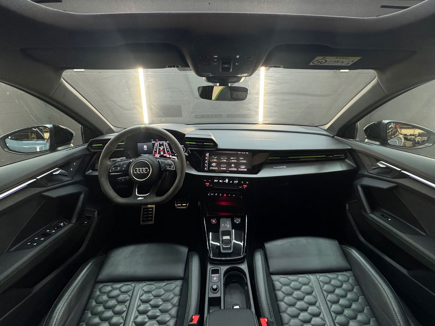 Audi RS3 Limousine 2.5 TFSI quattro Pano|Ceramic|HuD|B&O|Key