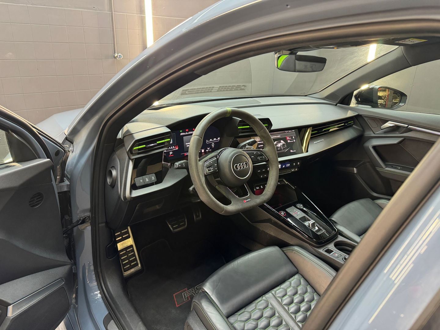 Audi RS3 Limousine 2.5 TFSI quattro Pano|Ceramic|HuD|B&O|Key