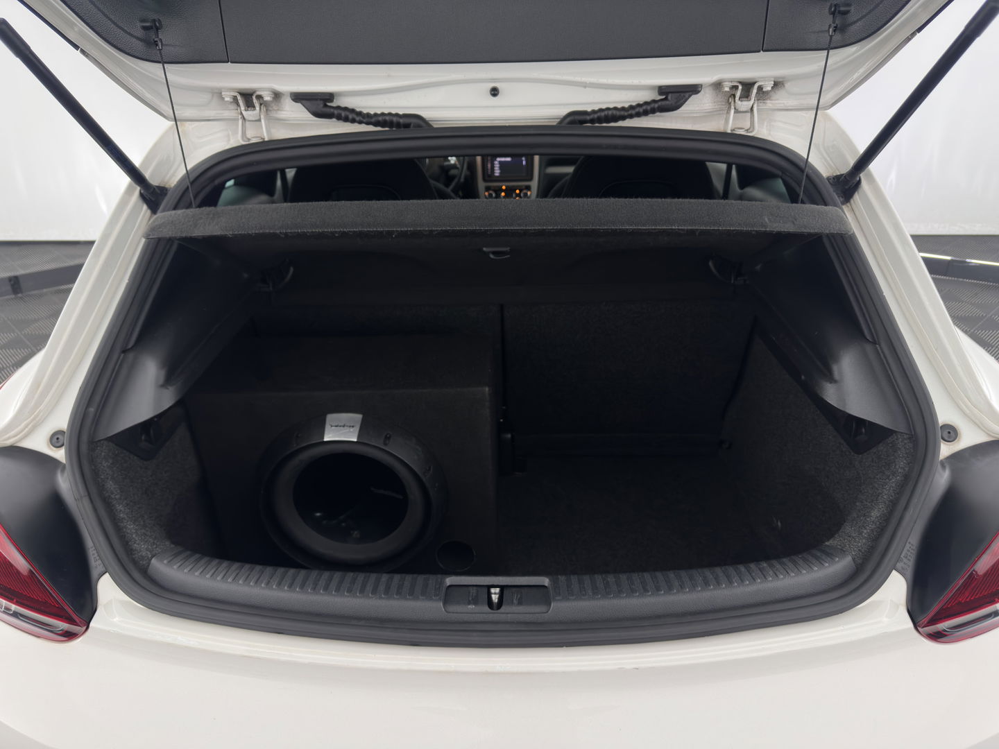 Volkswagen Scirocco 1.4 TSI R-Line *PANO | XENON | HEATED-SPORTSEATS | NAVI-FULLMAP | ECC | SUBWOOFER | PDC | PRIVACY-GLASS | 17''ALU*