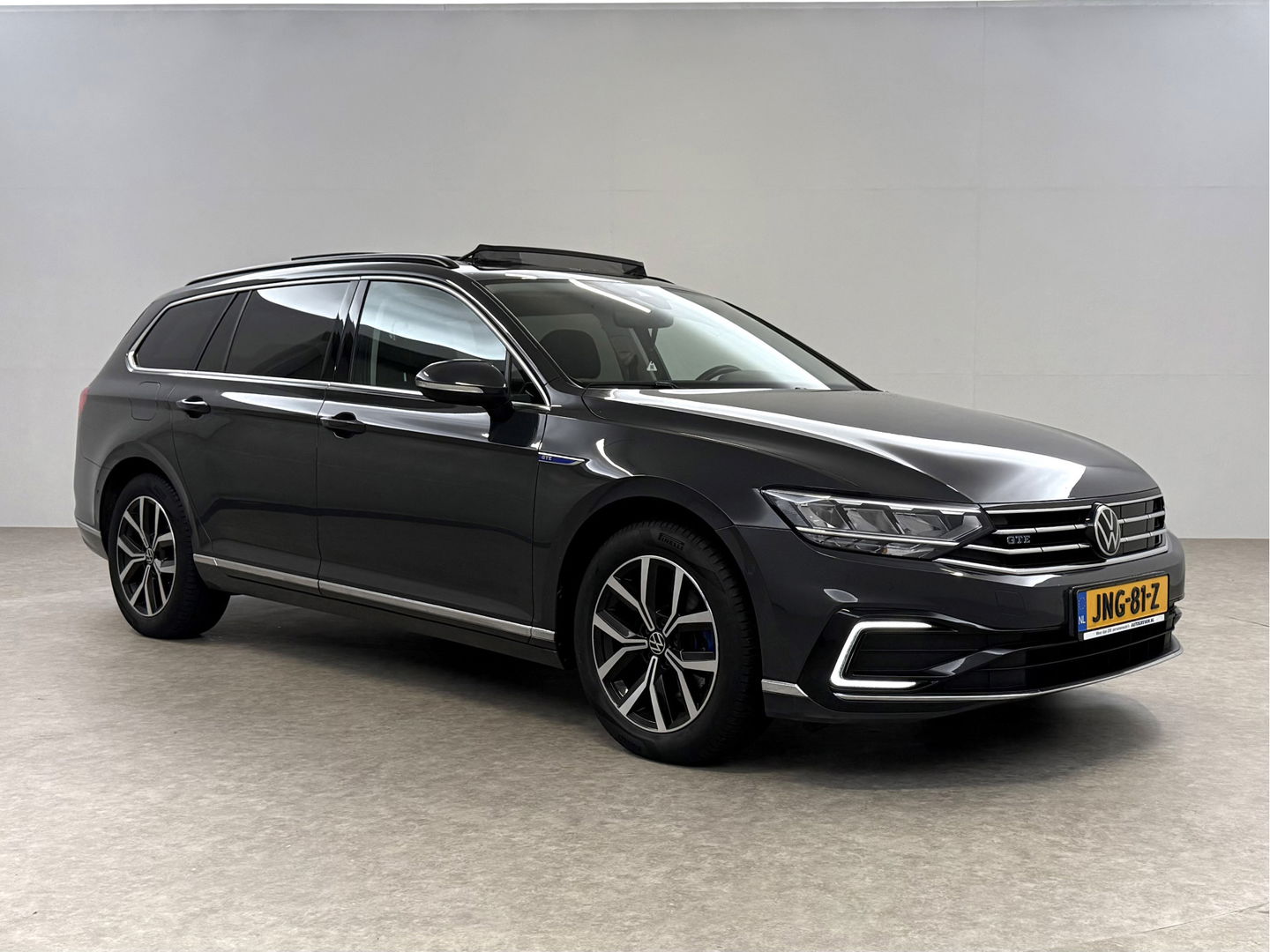 Volkswagen Passat 1.4 TSI PHEV GTE | SOH 90% | Pano | Adap. Cruise | Virtual | Massage | Stoelverw. | Camera | Keyless