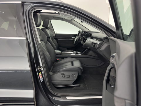 Audi e-tron 55 quattro Business edition Plus 95 kWh [ 3-Fase ] {SOH-88%} (INCL-BTW) *PANO | LUXURY-LEATHER | ADAPTIVE-CRUISE | FULL-LED | DIGI-COCKPIT | KEYLESS | MEMORY-PACK | CAMERA | NAVI-FULLMAP | SHIFT-PADDLES | DAB+ | COMFORT-SEATS | 20''ALU*