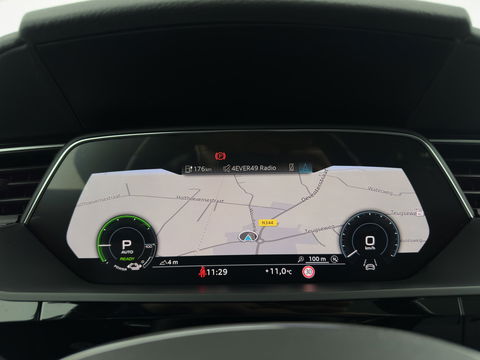 Audi e-tron 55 quattro Business edition Plus 95 kWh [ 3-Fase ] {SOH-88%} (INCL-BTW) *PANO | LUXURY-LEATHER | ADAPTIVE-CRUISE | FULL-LED | DIGI-COCKPIT | KEYLESS | MEMORY-PACK | CAMERA | NAVI-FULLMAP | SHIFT-PADDLES | DAB+ | COMFORT-SEATS | 20''ALU*