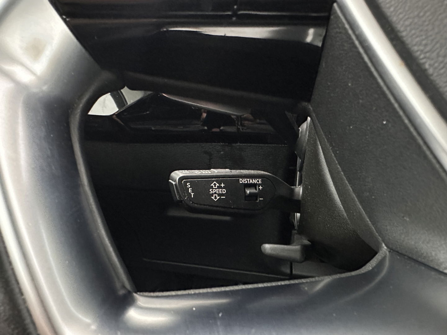 Audi e-tron 55 quattro Business edition Plus 95 kWh [ 3-Fase ] {SOH-88%} (INCL-BTW) *PANO | LUXURY-LEATHER | ADAPTIVE-CRUISE | FULL-LED | DIGI-COCKPIT | KEYLESS | MEMORY-PACK | CAMERA | NAVI-FULLMAP | SHIFT-PADDLES | DAB+ | COMFORT-SEATS | 20''ALU*