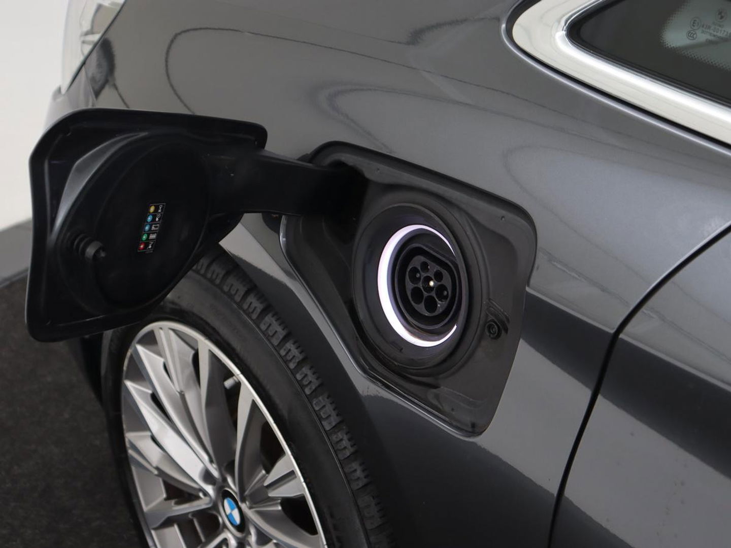 BMW 2 Serie Active Tourer 225xe iPerformance Luxury Line | Panoramadak | Leder  | Head-Up | Camera | Keyless | Navigatie | Park Assist | Adaptief LED | PHEV | Plug In