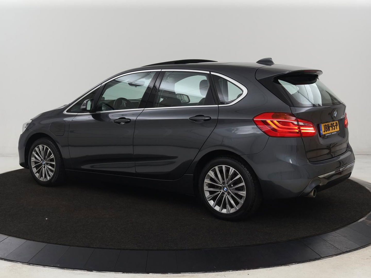 BMW 2 Serie Active Tourer 225xe iPerformance Luxury Line | Panoramadak | Leder  | Head-Up | Camera | Keyless | Navigatie | Park Assist | Adaptief LED | PHEV | Plug In