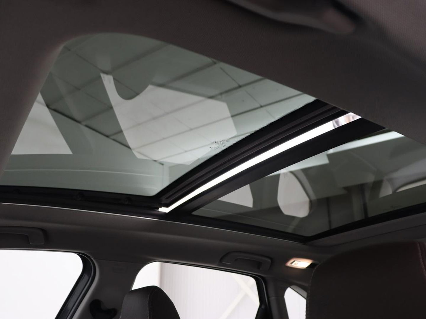 BMW 2 Serie Active Tourer 225xe iPerformance Luxury Line | Panoramadak | Leder  | Head-Up | Camera | Keyless | Navigatie | Park Assist | Adaptief LED | PHEV | Plug In