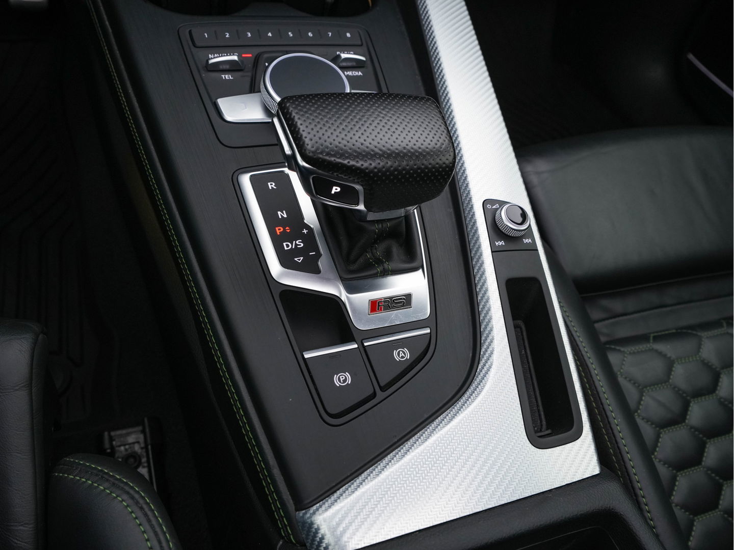 Audi RS4 2.9 TFSI quattro *MILLTEK | KERAMIK | APPLE-CARPLAY | PPF | ABT | B&O | 360-CAMERA | PANO | CARBON-PACK | HUD | SONOMA-GREEN | DEALER-AUTO*