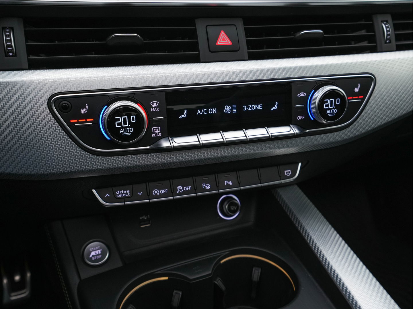 Audi RS4 2.9 TFSI quattro *MILLTEK | KERAMIK | APPLE-CARPLAY | PPF | ABT | B&O | 360-CAMERA | PANO | CARBON-PACK | HUD | SONOMA-GREEN | DEALER-AUTO*