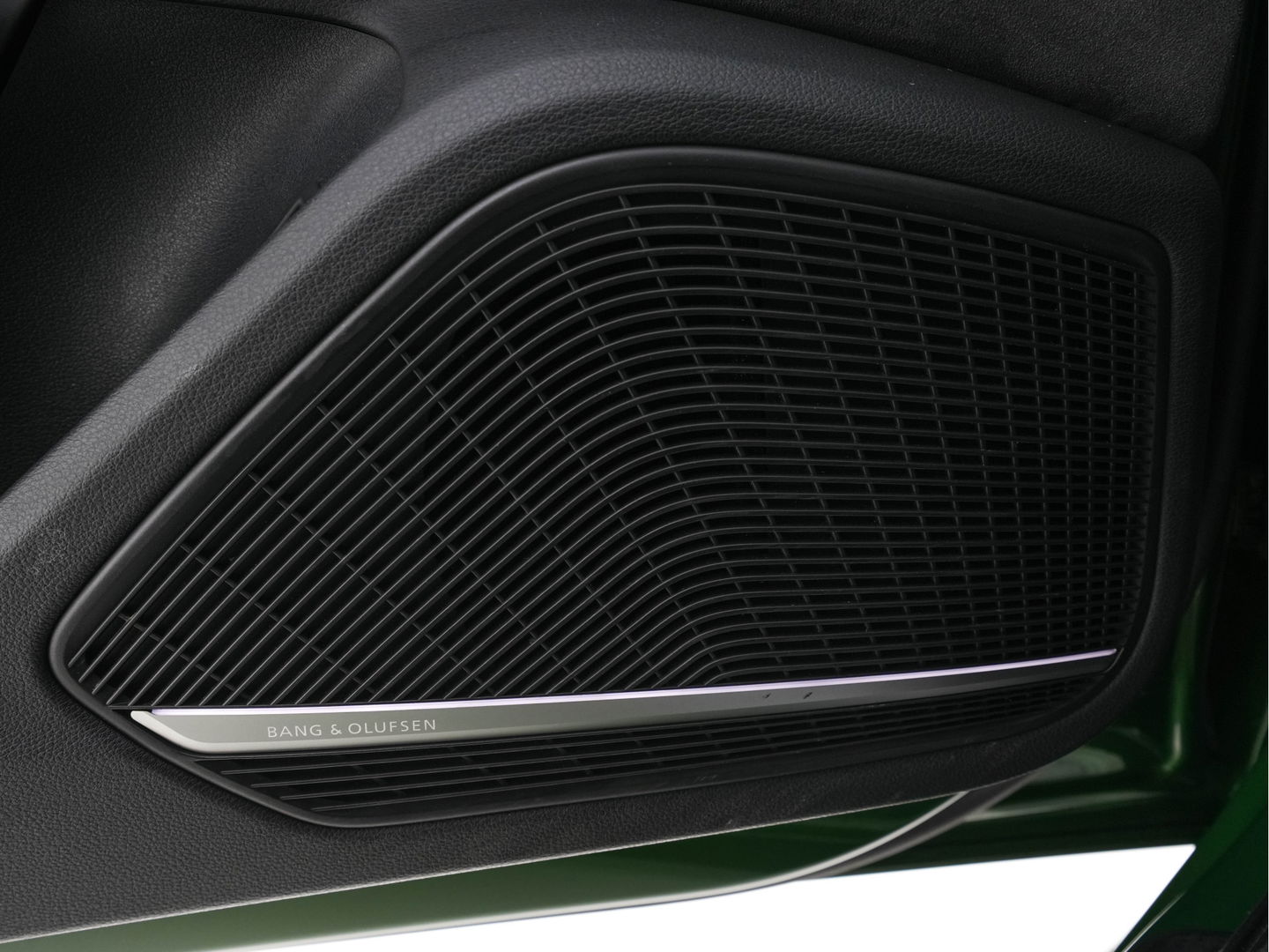 Audi RS4 2.9 TFSI quattro *MILLTEK | KERAMIK | APPLE-CARPLAY | PPF | ABT | B&O | 360-CAMERA | PANO | CARBON-PACK | HUD | SONOMA-GREEN | DEALER-AUTO*