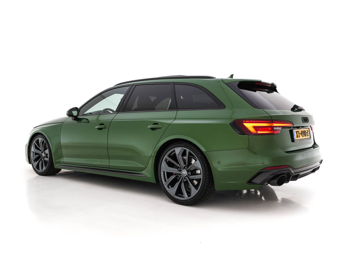 Audi RS4 2.9 TFSI quattro *MILLTEK | KERAMIK | APPLE-CARPLAY | PPF | ABT | B&O | 360-CAMERA | PANO | CARBON-PACK | HUD | SONOMA-GREEN | DEALER-AUTO*