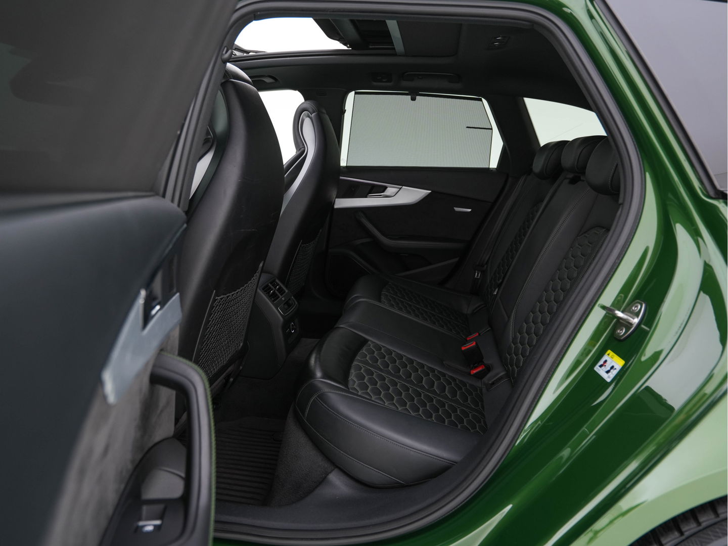 Audi RS4 2.9 TFSI quattro *MILLTEK | KERAMIK | APPLE-CARPLAY | PPF | ABT | B&O | 360-CAMERA | PANO | CARBON-PACK | HUD | SONOMA-GREEN | DEALER-AUTO*