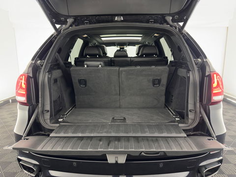 BMW X5 xDrive50i M-Sport High Executive [ 7-pers. ] Aut. *PANO | LUXURY-LEATHER | FULL-LED | HEAD-UP | MEMORY-PACK | DIGI-COCKPIT | KEYLESS | CAMERA | NAVI-FULLMAP | AMBIENT-LIGHT | HEATED-COMFORTSEATS | SHIFT-PADDLES | PRIVACY-GLASS | TOWBAR