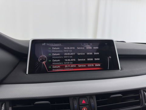 BMW X5 xDrive50i M-Sport High Executive [ 7-pers. ] Aut. *PANO | LUXURY-LEATHER | FULL-LED | HEAD-UP | MEMORY-PACK | DIGI-COCKPIT | KEYLESS | CAMERA | NAVI-FULLMAP | AMBIENT-LIGHT | HEATED-COMFORTSEATS | SHIFT-PADDLES | PRIVACY-GLASS | TOWBAR