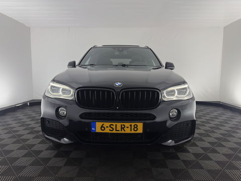 BMW X5 xDrive50i M-Sport High Executive [ 7-pers. ] Aut. *PANO | LUXURY-LEATHER | FULL-LED | HEAD-UP | MEMORY-PACK | DIGI-COCKPIT | KEYLESS | CAMERA | NAVI-FULLMAP | AMBIENT-LIGHT | HEATED-COMFORTSEATS | SHIFT-PADDLES | PRIVACY-GLASS | TOWBAR