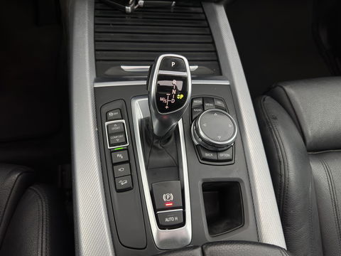 BMW X5 xDrive50i M-Sport High Executive [ 7-pers. ] Aut. *PANO | LUXURY-LEATHER | FULL-LED | HEAD-UP | MEMORY-PACK | DIGI-COCKPIT | KEYLESS | CAMERA | NAVI-FULLMAP | AMBIENT-LIGHT | HEATED-COMFORTSEATS | SHIFT-PADDLES | PRIVACY-GLASS | TOWBAR