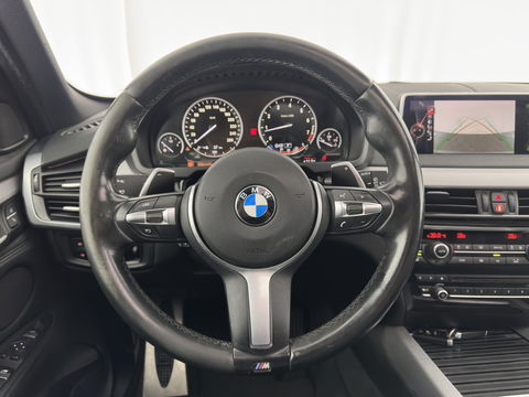 BMW X5 xDrive50i M-Sport High Executive [ 7-pers. ] Aut. *PANO | LUXURY-LEATHER | FULL-LED | HEAD-UP | MEMORY-PACK | DIGI-COCKPIT | KEYLESS | CAMERA | NAVI-FULLMAP | AMBIENT-LIGHT | HEATED-COMFORTSEATS | SHIFT-PADDLES | PRIVACY-GLASS | TOWBAR