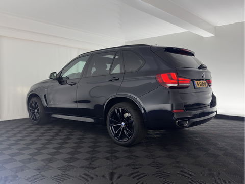 BMW X5 xDrive50i M-Sport High Executive [ 7-pers. ] Aut. *PANO | LUXURY-LEATHER | FULL-LED | HEAD-UP | MEMORY-PACK | DIGI-COCKPIT | KEYLESS | CAMERA | NAVI-FULLMAP | AMBIENT-LIGHT | HEATED-COMFORTSEATS | SHIFT-PADDLES | PRIVACY-GLASS | TOWBAR