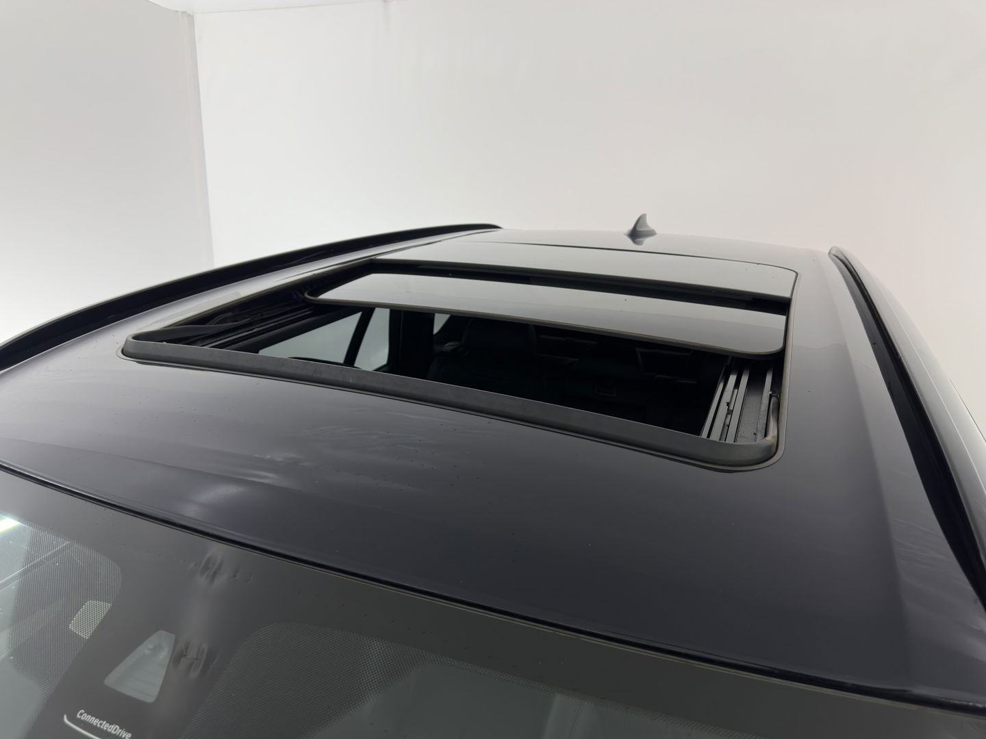 BMW X5 xDrive50i M-Sport High Executive [ 7-pers. ] Aut. *PANO | LUXURY-LEATHER | FULL-LED | HEAD-UP | MEMORY-PACK | DIGI-COCKPIT | KEYLESS | CAMERA | NAVI-FULLMAP | AMBIENT-LIGHT | HEATED-COMFORTSEATS | SHIFT-PADDLES | PRIVACY-GLASS | TOWBAR