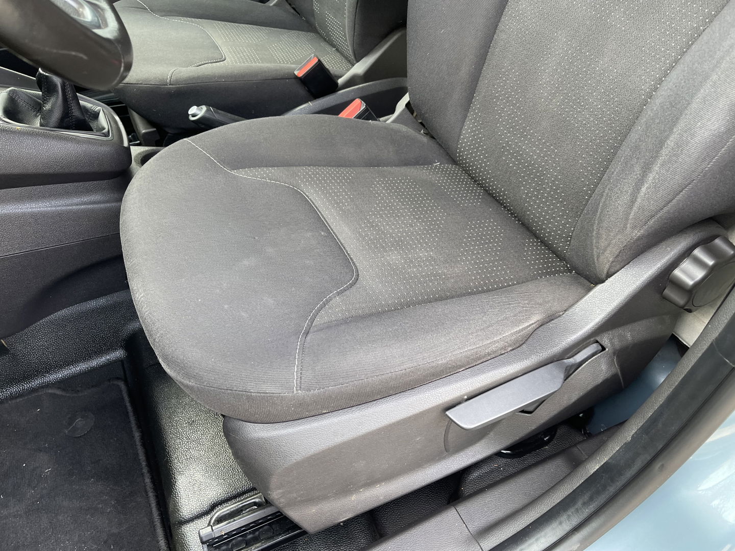 Ford Transit Courier 1.5 TDCI Limited / euro 6 diesel / bpm vrij / vaste prijs rijklaar € 8950 ex btw / airco / cruise / navigatie / grijs blauw metallic / parkeersensoren achter !