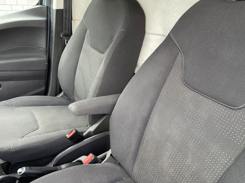 Ford Transit Courier 1.5 TDCI Limited / euro 6 diesel / bpm vrij / vaste prijs rijklaar € 8950 ex btw / airco / cruise / navigatie / grijs blauw metallic / parkeersensoren achter !