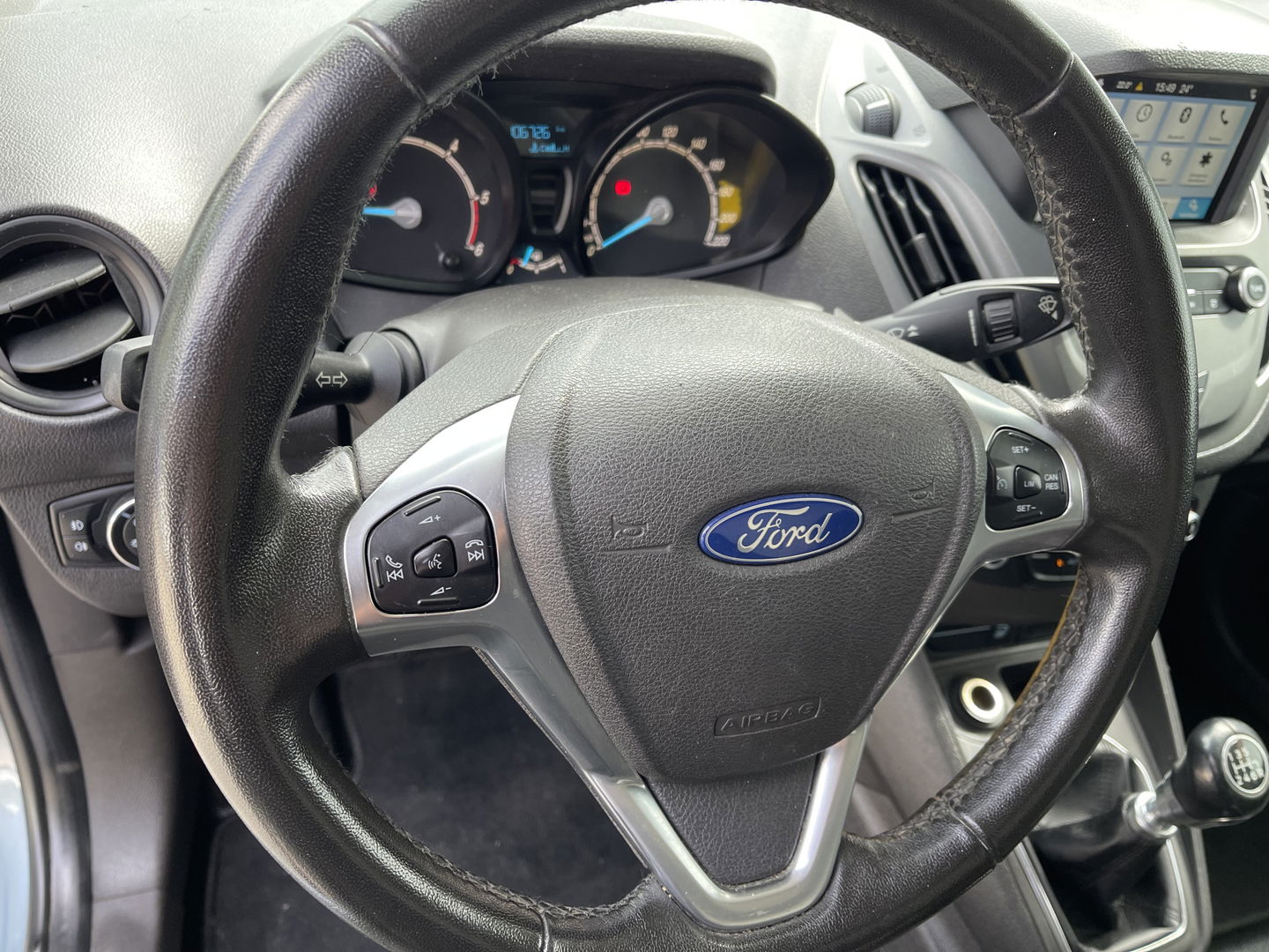 Ford Transit Courier 1.5 TDCI Limited / euro 6 diesel / bpm vrij / vaste prijs rijklaar € 8.950 ex btw / airco / cruise / navigatie / grijs blauw metallic / parkeersensoren achter !