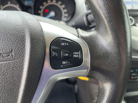 Ford Transit Courier 1.5 TDCI Limited / euro 6 diesel / bpm vrij / vaste prijs rijklaar € 8950 ex btw / airco / cruise / navigatie / grijs blauw metallic / parkeersensoren achter !