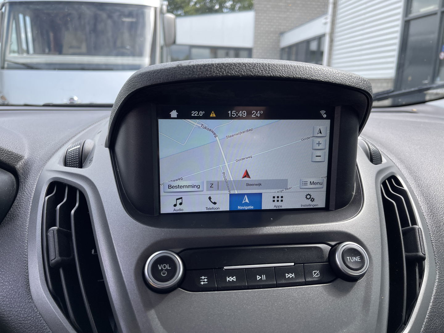 Ford Transit Courier 1.5 TDCI Limited / euro 6 diesel / bpm vrij / vaste prijs rijklaar € 8950 ex btw / airco / cruise / navigatie / grijs blauw metallic / parkeersensoren achter !