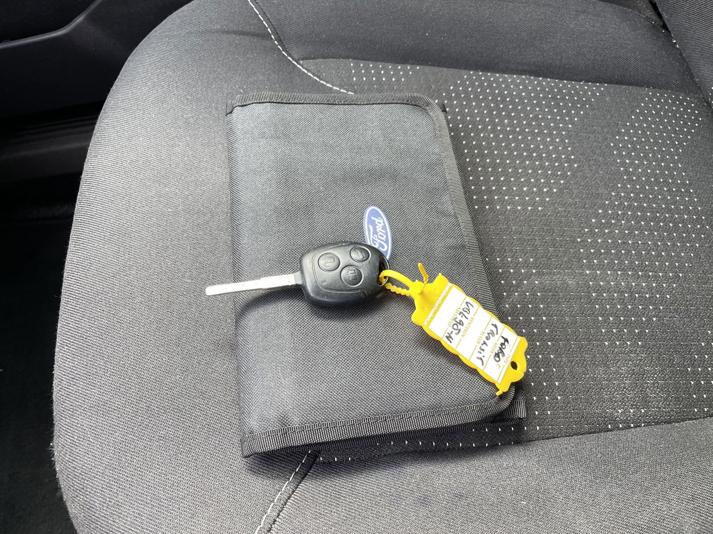 Ford Transit Courier 1.5 TDCI Limited / euro 6 diesel / bpm vrij / vaste prijs rijklaar € 8950 ex btw / airco / cruise / navigatie / grijs blauw metallic / parkeersensoren achter !