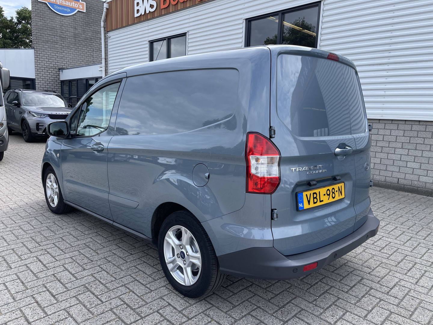 Ford Transit Courier 1.5 TDCI Limited / euro 6 diesel / bpm vrij / vaste prijs rijklaar € 8.950 ex btw / airco / cruise / navigatie / grijs blauw metallic / parkeersensoren achter !