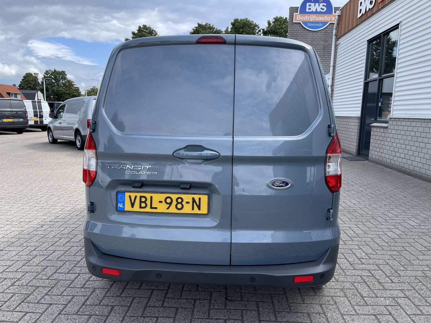 Ford Transit Courier 1.5 TDCI Limited / euro 6 diesel / bpm vrij / vaste prijs rijklaar € 8.950 ex btw / airco / cruise / navigatie / grijs blauw metallic / parkeersensoren achter !