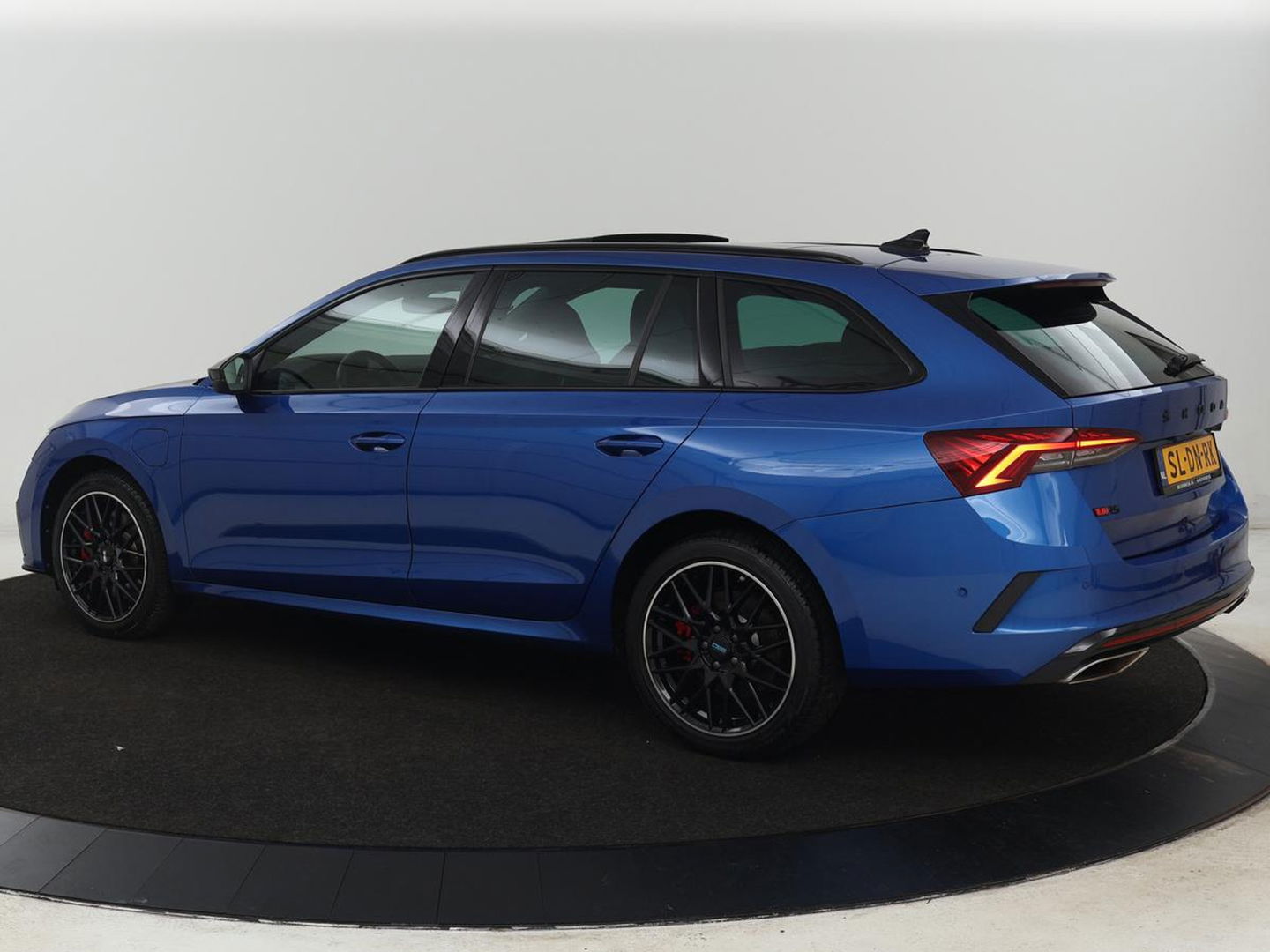 Škoda Octavia 1.4 TSI RS iV PHEV Business | Panoramadak | Head-Up | Leder/Alcantara | Stoelverwarming | Memory | Camera | Carplay | Matrix LED | Achterbankverwarming | Adaptive cruise | Plug In