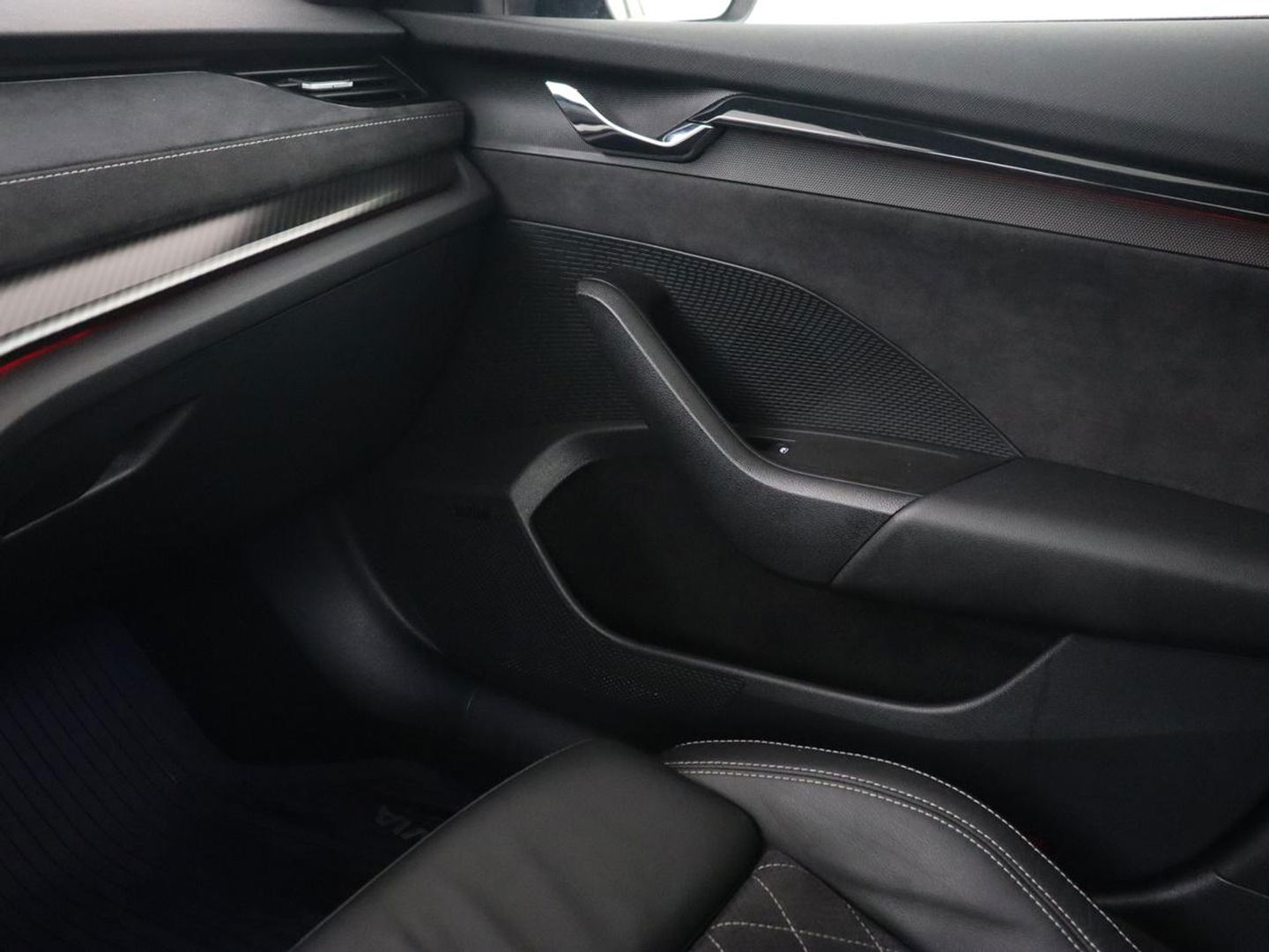 Škoda Octavia 1.4 TSI RS iV PHEV Business | Panoramadak | Head-Up | Leder/Alcantara | Stoelverwarming | Memory | Camera | Carplay | Matrix LED | Achterbankverwarming | Adaptive cruise | Plug In