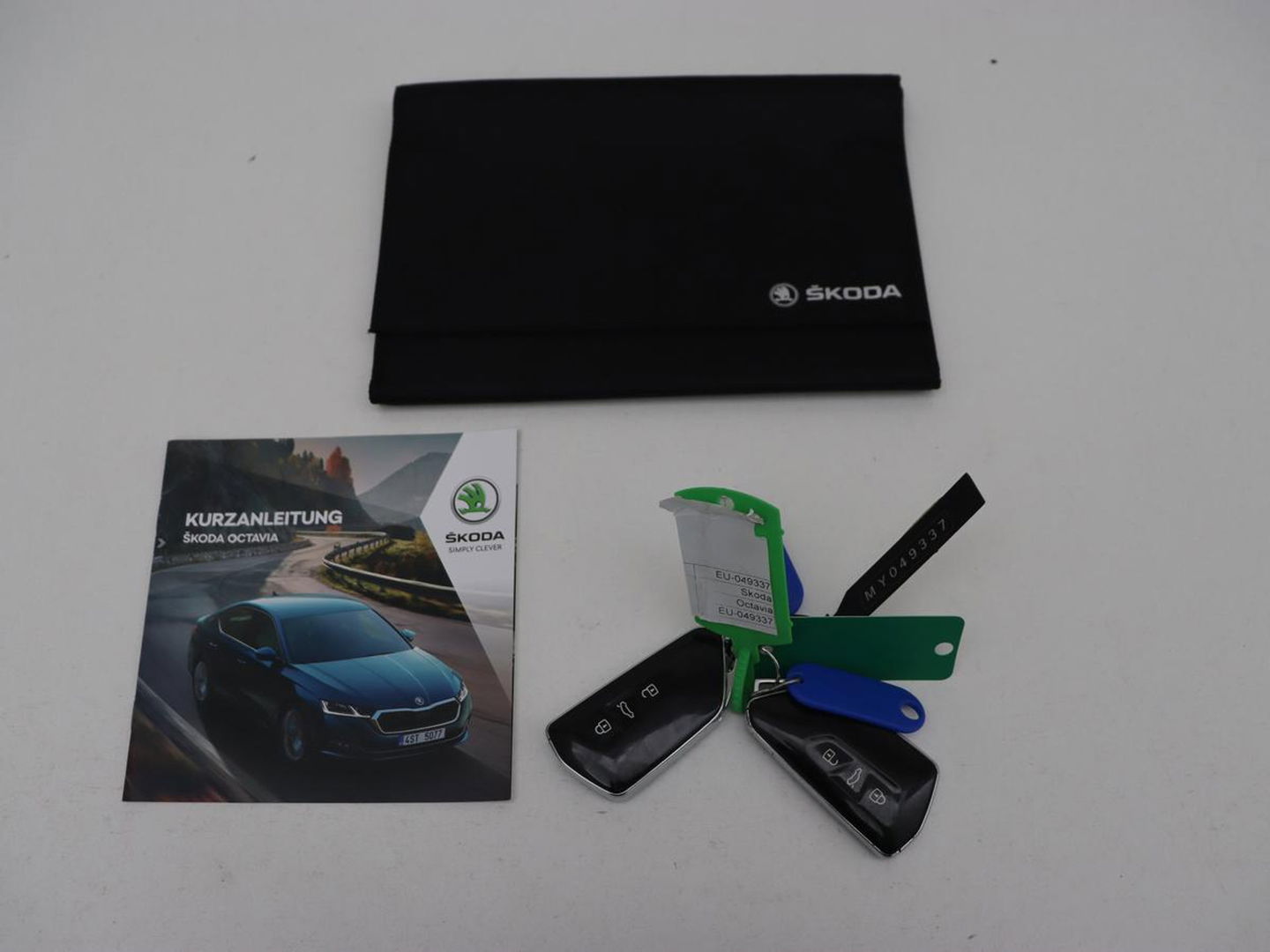Škoda Octavia 1.4 TSI RS iV PHEV Business | Panoramadak | Head-Up | Leder/Alcantara | Stoelverwarming | Memory | Camera | Carplay | Matrix LED | Achterbankverwarming | Adaptive cruise | Plug In