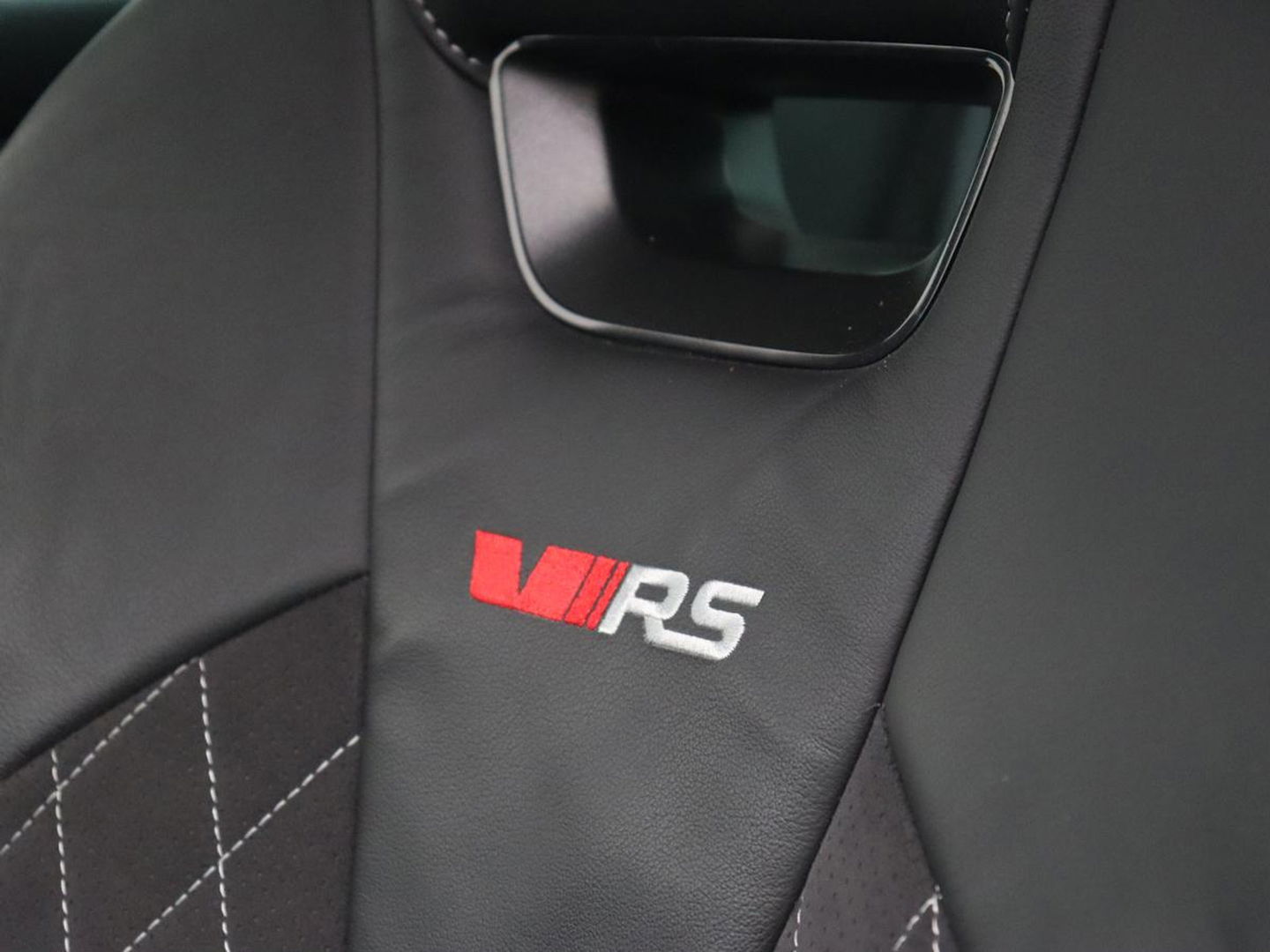 Škoda Octavia 1.4 TSI RS iV PHEV Business | Panoramadak | Head-Up | Leder/Alcantara | Stoelverwarming | Memory | Camera | Carplay | Matrix LED | Achterbankverwarming | Adaptive cruise | Plug In