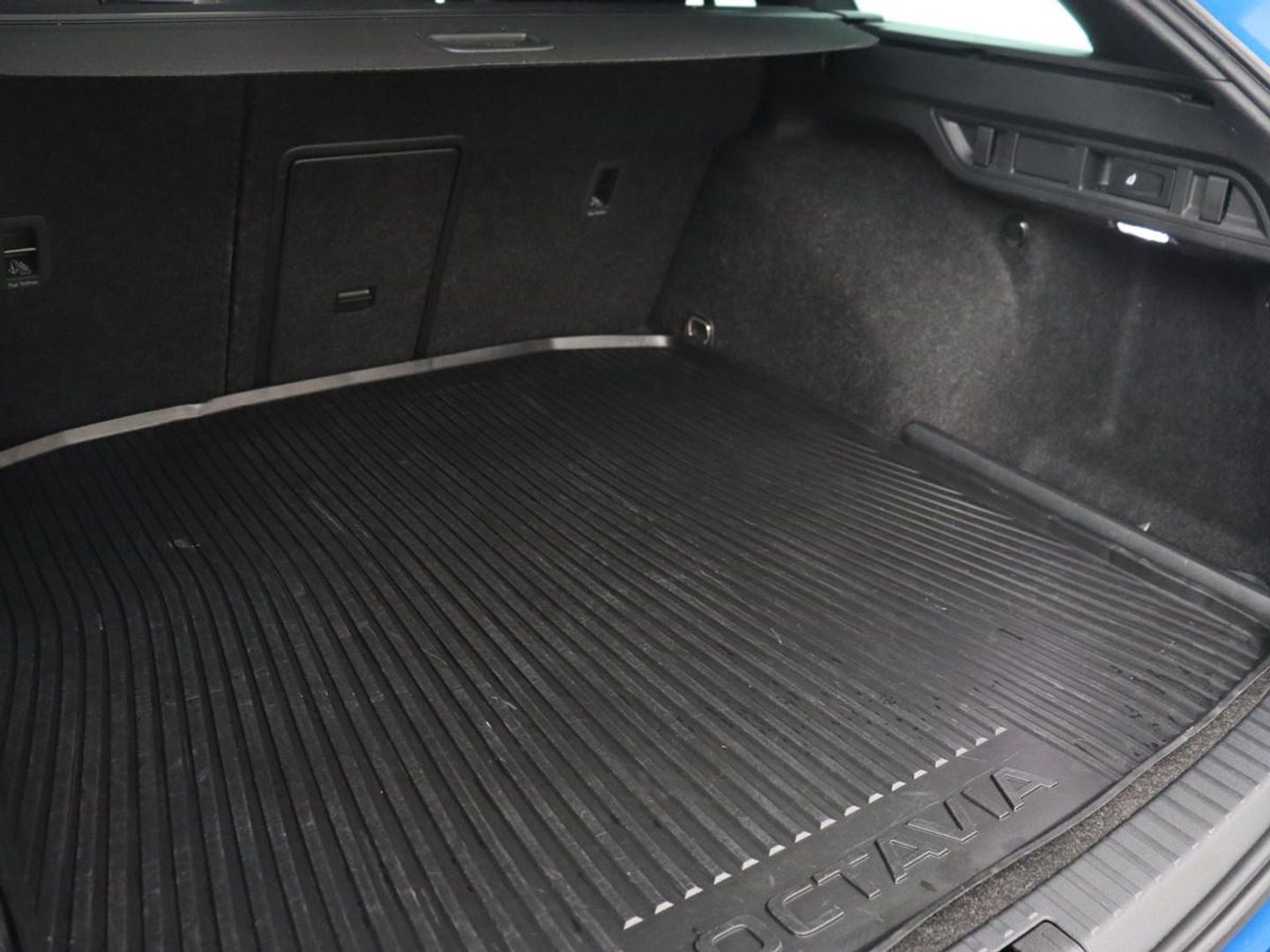 Škoda Octavia 1.4 TSI RS iV PHEV Business | Panoramadak | Head-Up | Leder/Alcantara | Stoelverwarming | Memory | Camera | Carplay | Matrix LED | Achterbankverwarming | Adaptive cruise | Plug In